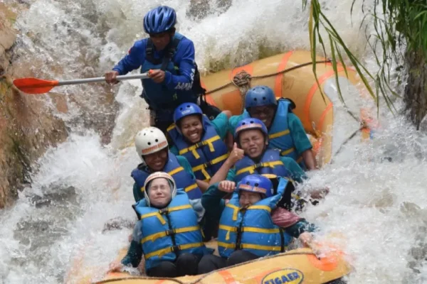 rafting (PT Bandung Outbound Adventure) rafting (PT Bandung Outbound Adventure)