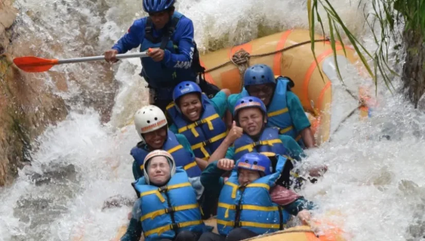 rafting (PT Bandung Outbound Adventure)